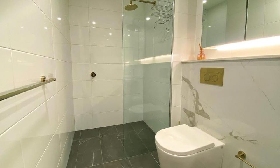 Amy｜ Waterside 2BR in Olympic Park Apartment in Sydney