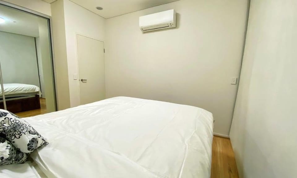 Amy｜ Waterside 2BR in Olympic Park Apartment in Sydney