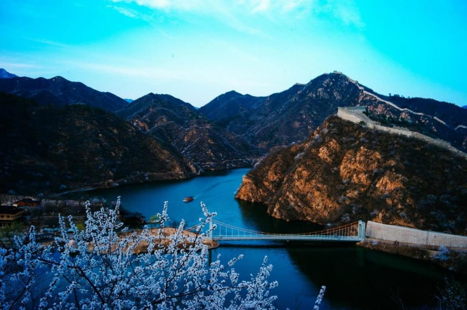 Huanghuacheng Water. Great Wall Derunju Guesthouse Apartment in Beijing