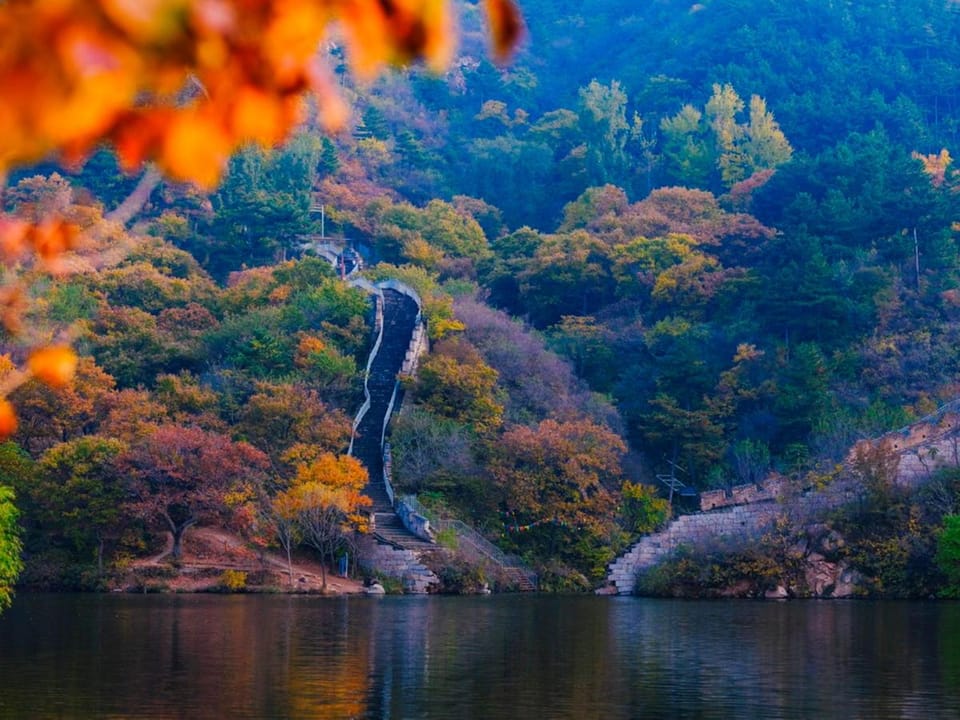 Huanghuacheng Water. Great Wall Derunju Guesthouse Apartment in Beijing