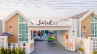 Mountain beach cha-am Pool villa Villa in Thailand