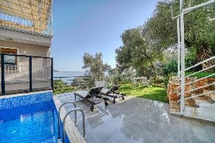 BlueNook Superior Sea View and Jakuzi 7 Apartment in Kas