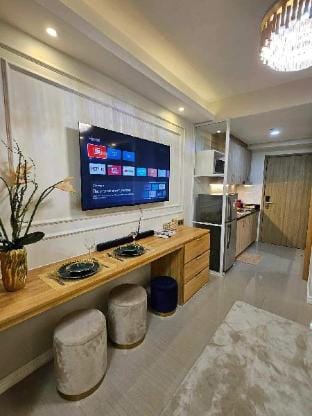 Hestia Suite by YourNest @Shore2 (Netflix +Wifi) Vacation rental in Pasay