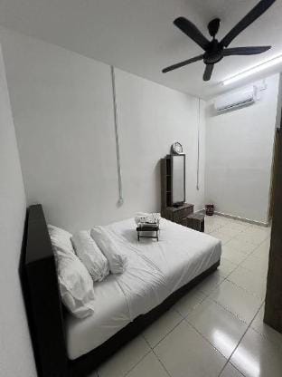 Y&Y。103, Taman Peraku serdang,32000 SITIAWAN.Perak Vacation rental in Perak