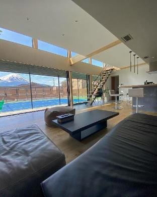 Villa with Tennis Court  BBQ  looking Mount Fuji Vacation rental in Shizuoka Prefecture