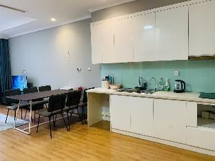 Luxury Royal 2br Apt/Balcony/Washer/shoppingcenter Apartment in Hanoi