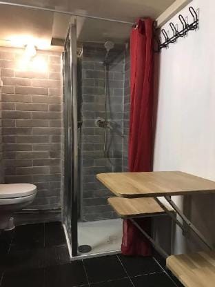 Super tiny cozy loft, nest near Eiffel Tower Apartment in Paris