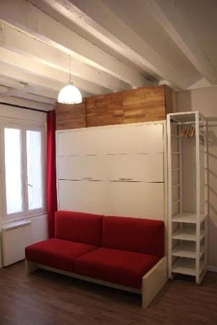 Tiny cozy studio near by Eiffel Tower Apartment in Paris