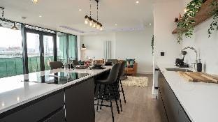 3 BDR City Centre Penthouse by Belfast City Breaks Apartment in Belfast