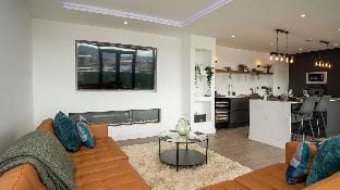 3 BDR City Centre Penthouse by Belfast City Breaks Apartment in Belfast