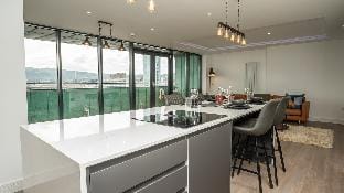 3 BDR City Centre Penthouse by Belfast City Breaks Apartment in Belfast