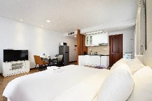 Lancaster Studio bath tub w sofa bed Apartment in Ho Chi Minh City