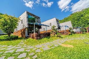 Hongcheon Hutopia Glamping Bed and Breakfast in Gyeonggi-do