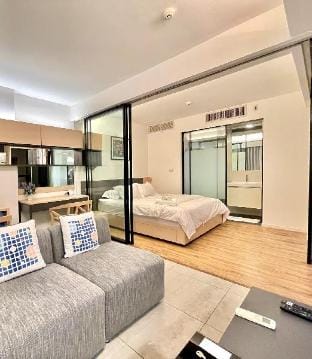 Luxury 4 Pax Spacious near BTS Asok / Terminal 21 Apartment in Bangkok