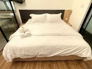 Luxury 4 Pax Spacious near BTS Asok / Terminal 21 Apartment in Bangkok
