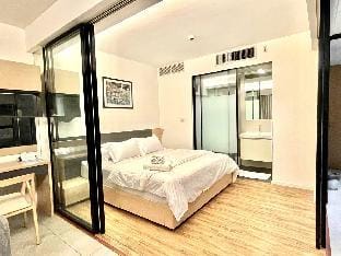 Luxury 4 Pax Spacious near BTS Asok / Terminal 21 Apartment in Bangkok