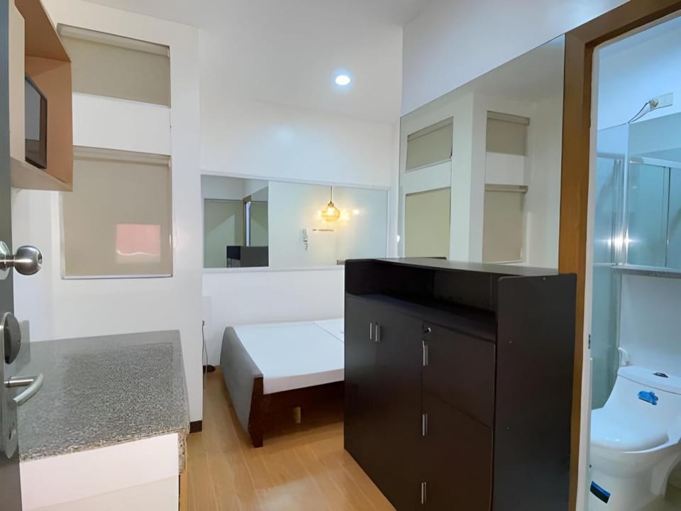 Omni Dormitel Hotel in Las Pinas
