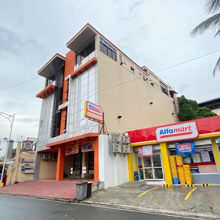 Omni Dormitel Hotel in Las Pinas