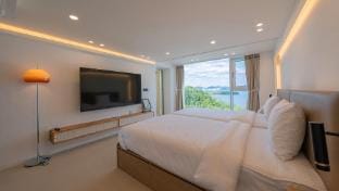 Yeosu Fiorne Pool Villa Bed and Breakfast in South Korea