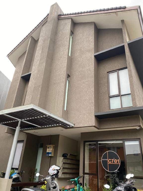 OYO 93998 Three J Living Hotel in West Java