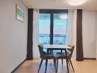 YeosuU-topUblessJC83S 美친오션뷰요트무료 예약후20%할인 프리미엄 침대2개 Apartment in South Korea