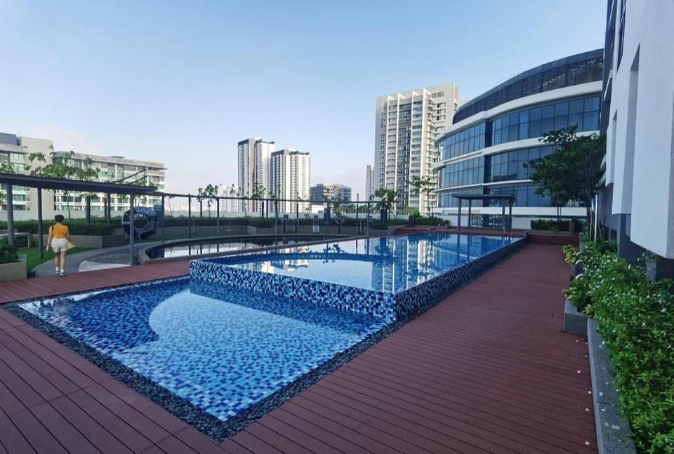 Comfy Luxury 5 Star bed & sofa 3R2B 2carpark WiFi Apartment in Petaling Jaya