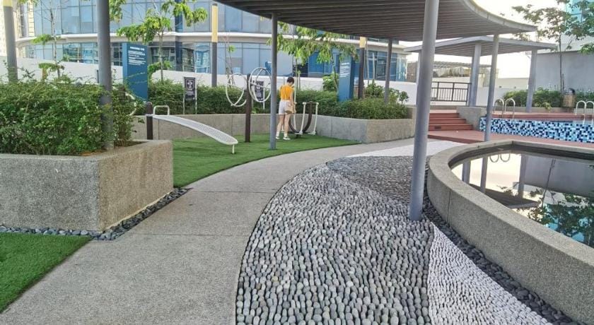 Comfy Luxury 5 Star bed & sofa 3R2B 2carpark WiFi Apartment in Petaling Jaya