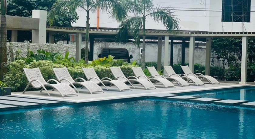 Lux 1BDM Exec Condo w Balcony, Mesavirre Bacolod Apartment in Bacolod
