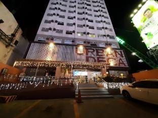 Urban Deca Towers EDSA Unit 3302 Apartment in Mandaluyong