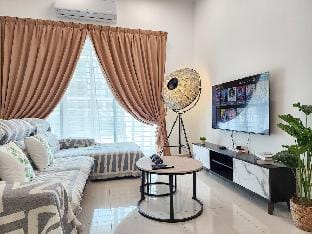 Rawang Home near Aeon|15 Pax|WIFI|Game|Smart TV Vacation rental in Selangor, Malaysia