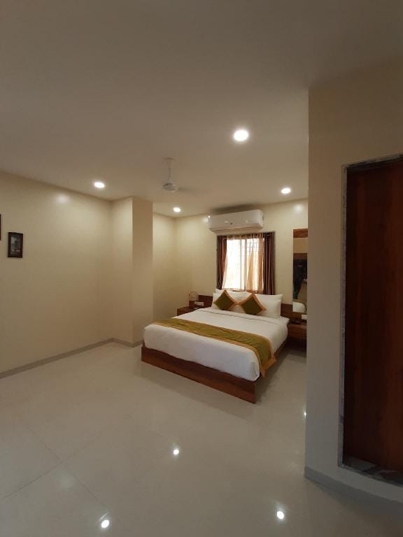 Hotel Almond Apartment in Maharashtra