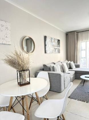 Humble Abode - 93 On New - Midrand Apartment in Gauteng