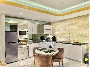 Elegant 1BR Skyview Condo at One Euphoria Vacation rental in Angeles