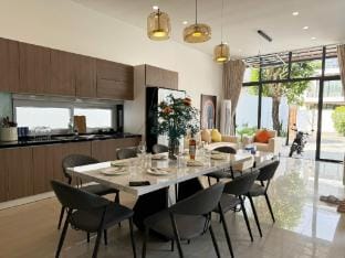Big Pool Villa 5BR Private near beach Han River  Villa in Da Nang