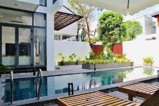 Big Pool Villa 5BR Private near beach Han River  Villa in Da Nang