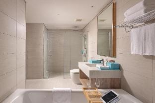 Alacarte Ha Long bay  Apartment in Laos