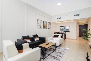 Expansive apt with study room I Extra Sofa Bed Apartment in Dubai