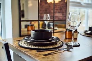 New Flat~FREE Parking~PS4~WORKSPACE Vacation rental in Luton