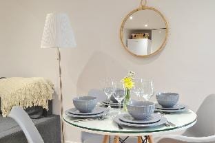 New Flat near Luton Airport *FREE Parking* Vacation rental in Luton