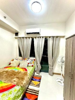 Homey Condominium with Balcony in Makati City Apartment in Pasay