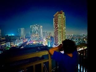 Homey Condominium with Balcony in Makati City Apartment in Pasay