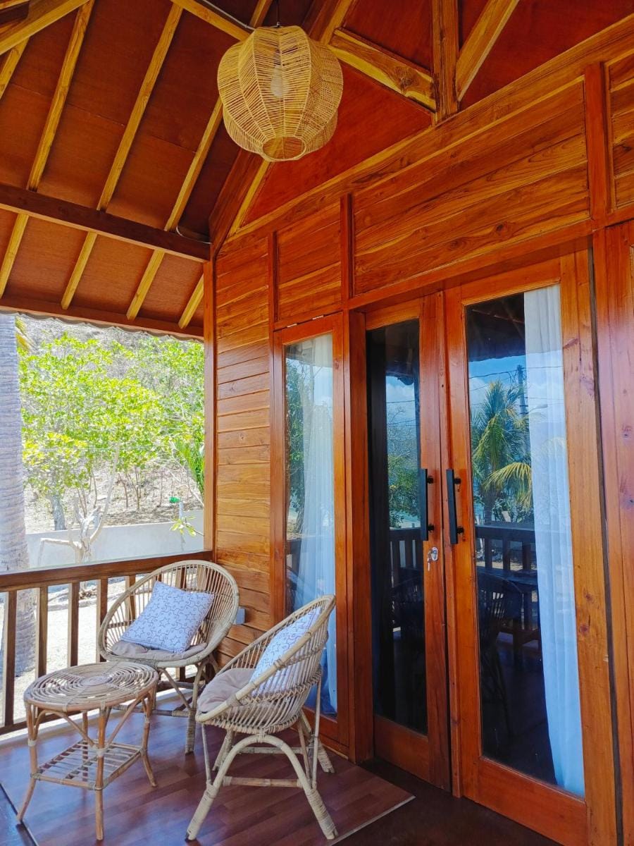 Yellow Coco Gili Gede Vacation rental in Central Sekotong