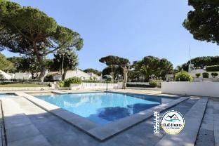 BnB Homes Falésia Beach Apartment with 2 Pools Apartment in Olhos de Água