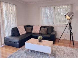 Family Cottage Near Westfield Villa in Brisbane