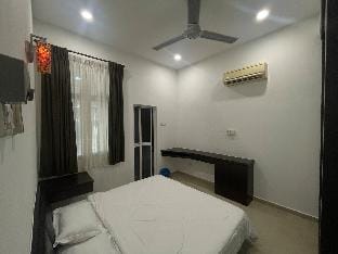 Mutiara Rini Homestay by LongLong Vacation rental in Johor Bahru