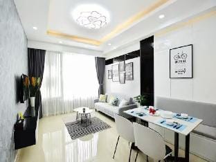 Mike House - 2 Bedroom near D1, free Netflix Apartment in Ho Chi Minh City