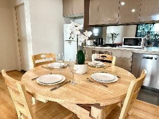 Amy｜ Waterside 2BR in Olympic Park Apartment in Sydney