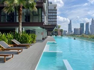 Fantastic swimming pool/5star quality/pickup Apartment in Ho Chi Minh City