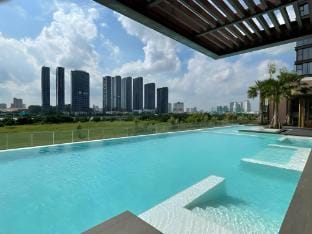 Fantastic swimming pool/5star quality/pickup Apartment in Ho Chi Minh City