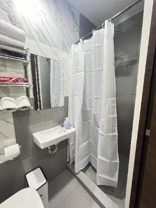 Air Residence SMDC w/ Pool, Jogging Area, & Gym Apartment in Makati